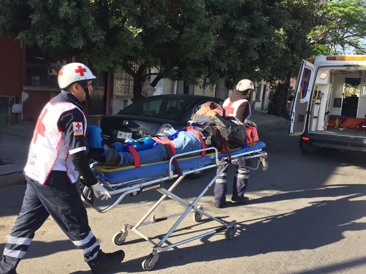 Conductor Impacta A Motociclista Tras Pasarse Se Alamiento De Alto