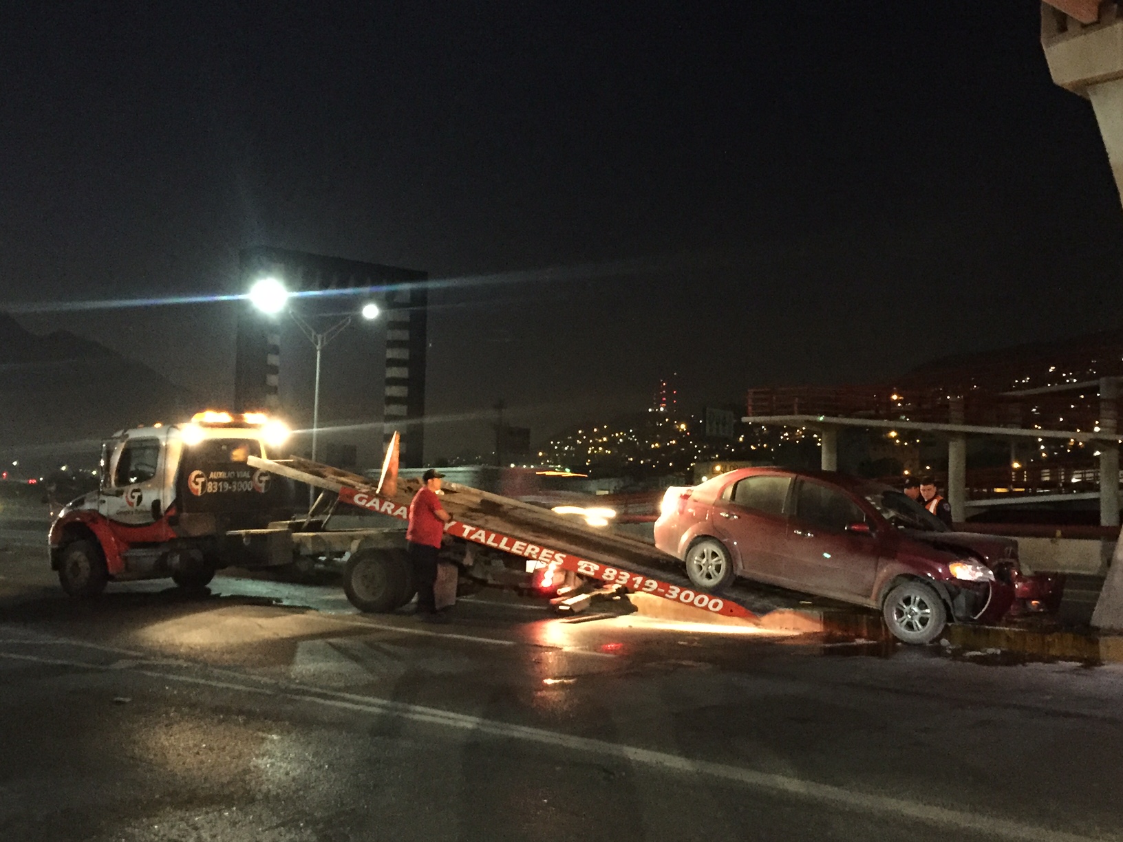 Conductor Abandona Su Auto Tras Chocar En Av Constituci N