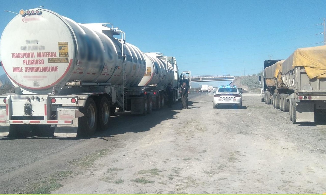 Asegura Guardia Nacional tractocamión con hidrocarburo