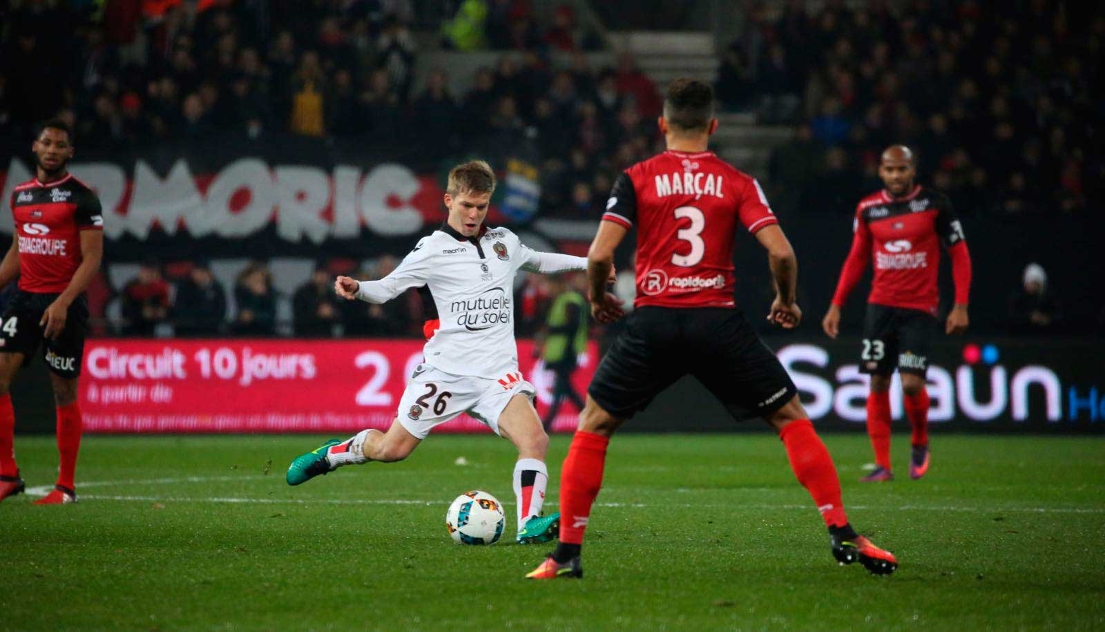 Niza asume liderato de liga francesa