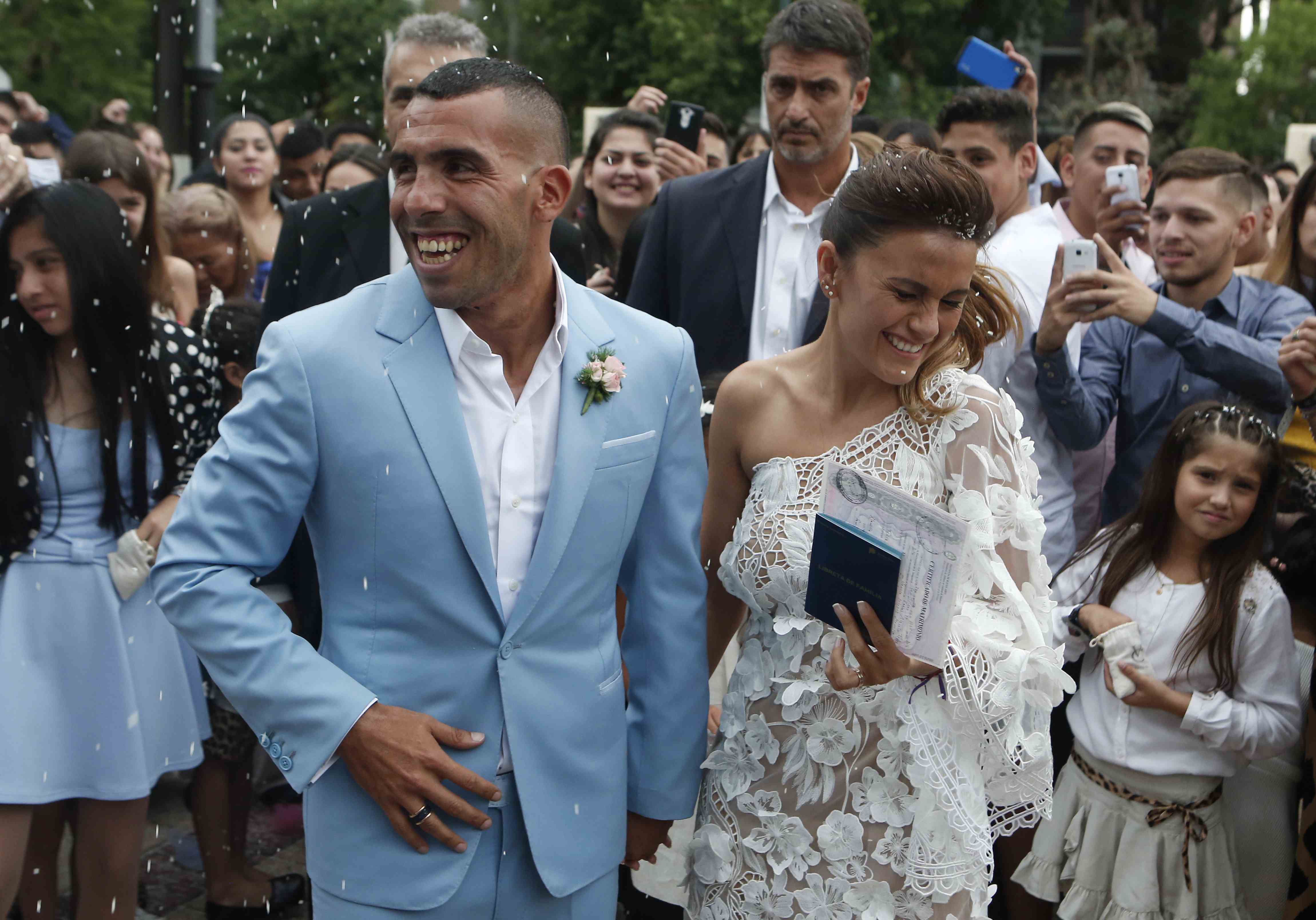 Se casa Carlos Tevez; fiesta durará ¡cuatro días!