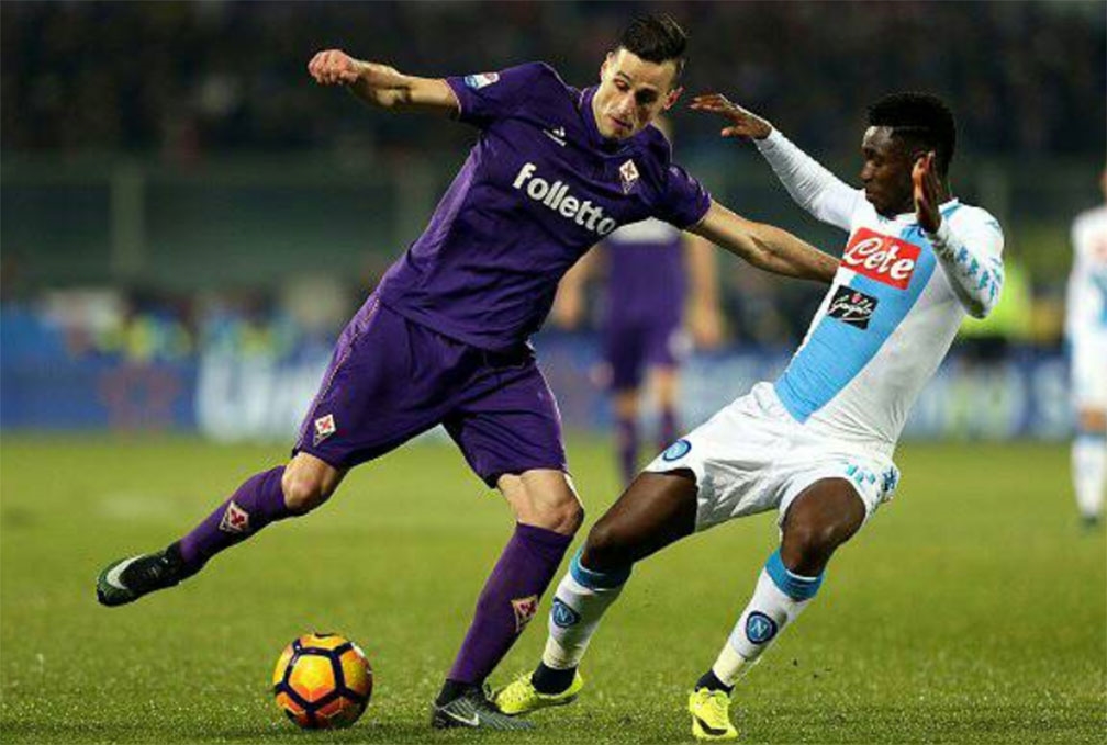 Fiorentina empata 3-3 ante Napoli por penalti de Carlos Salcedo