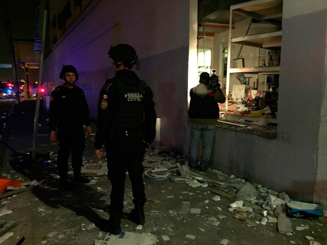 Madrugada de horror en la metrópoli regia; saquean varios negocios