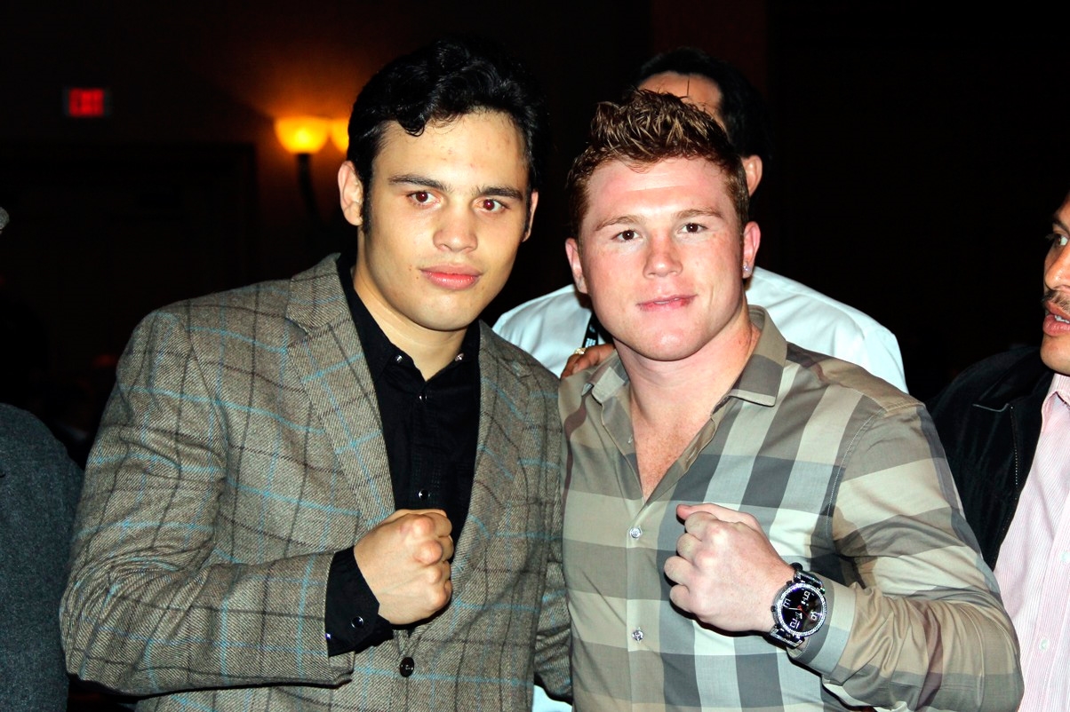 Oficializan pelea Canelo Álvarez-Chávez Jr.