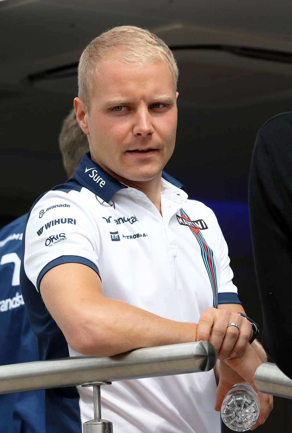 Valtteri Bottas suple a Rosberg en Mercedes