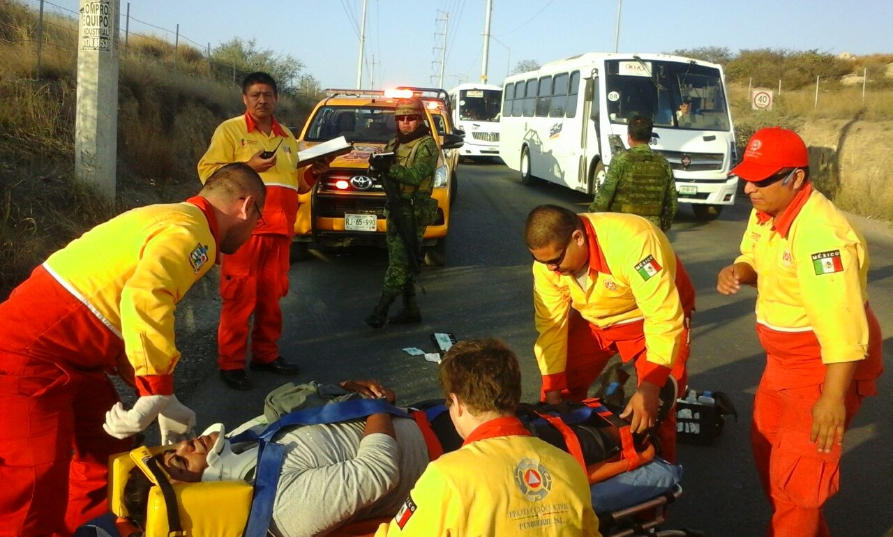 Arrollan y abandonan a hombre en Pesquería