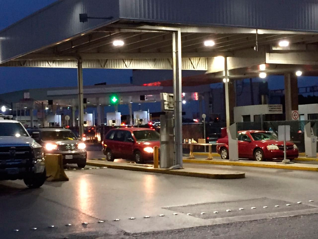 Regios le hacen el feo a shopping en Laredo