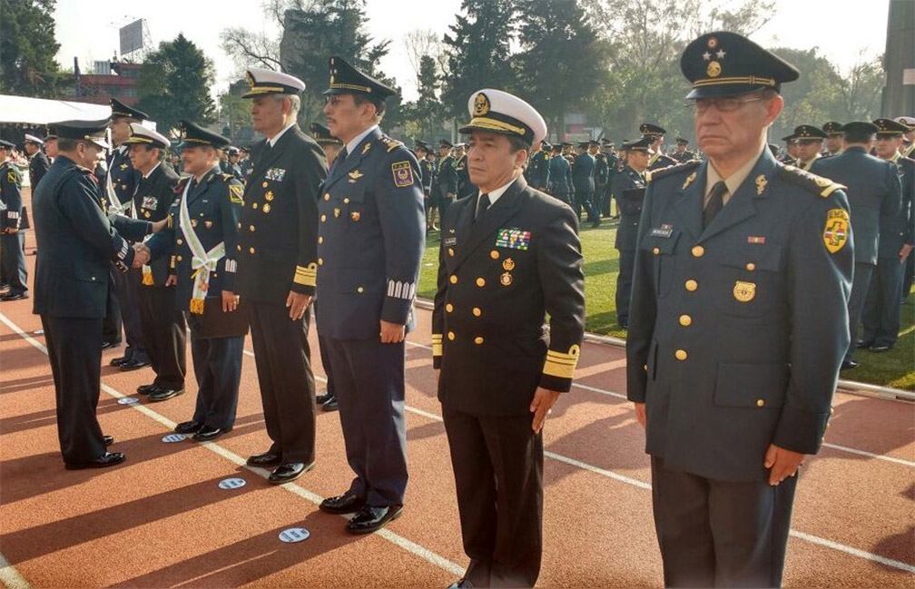 Condecoran a personal de las Fuerzas Armadas de México