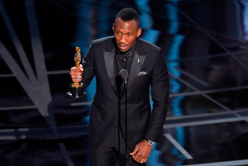 Mahershala Ali gana Oscar por papel de reparto por Moonlight