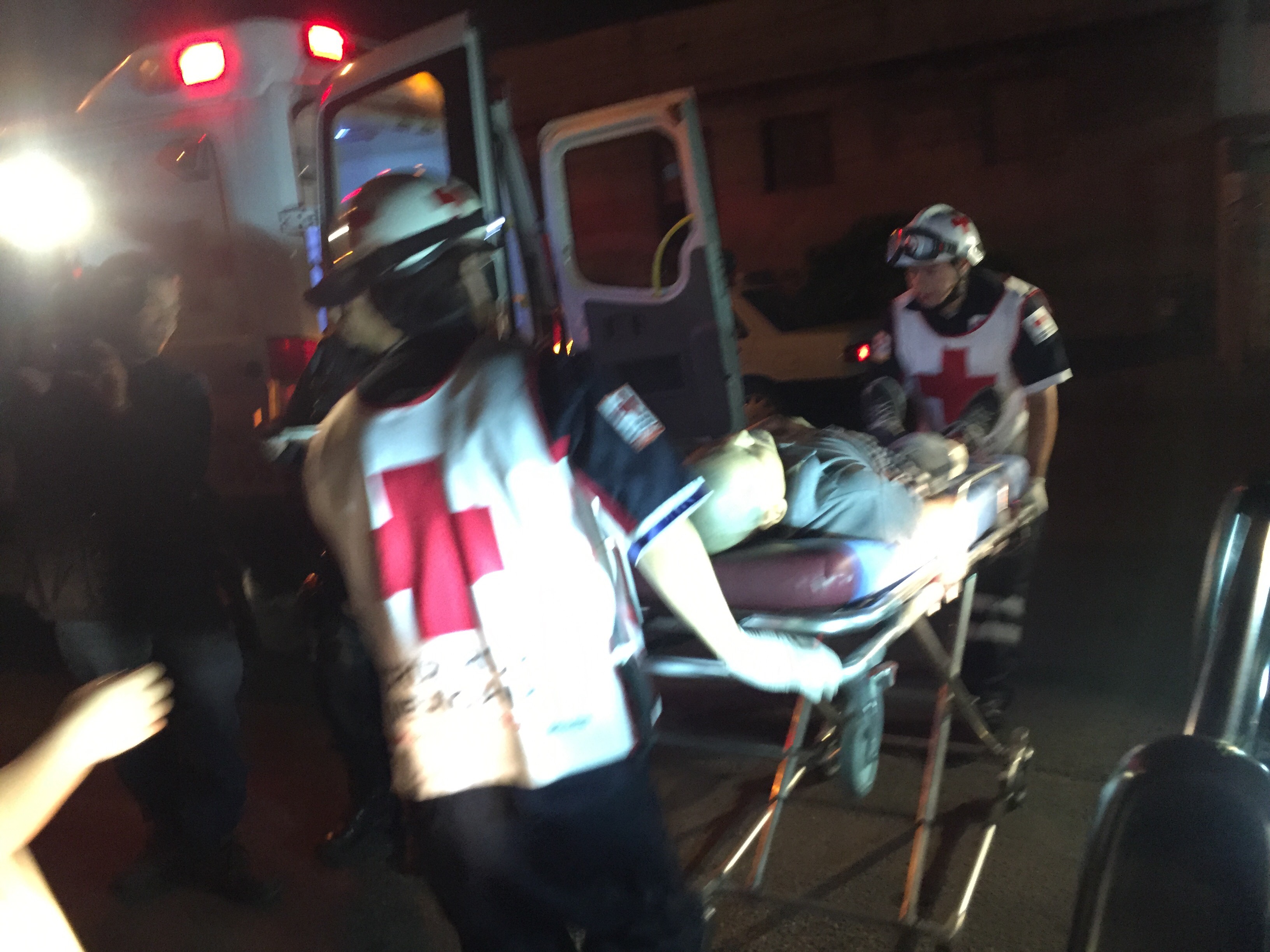 Irrumpen hombres armados en baile colombiano y disparan a invitado