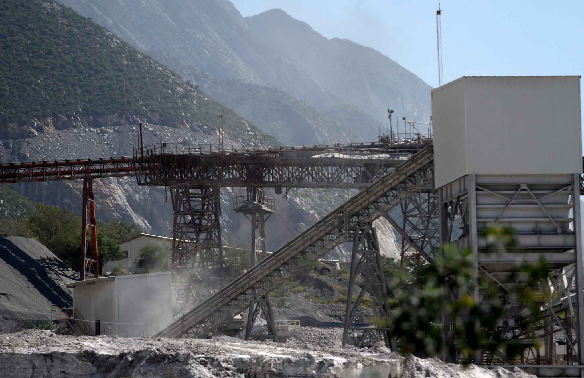 Independientes piden prohibir la entrega de permisos a pedreras