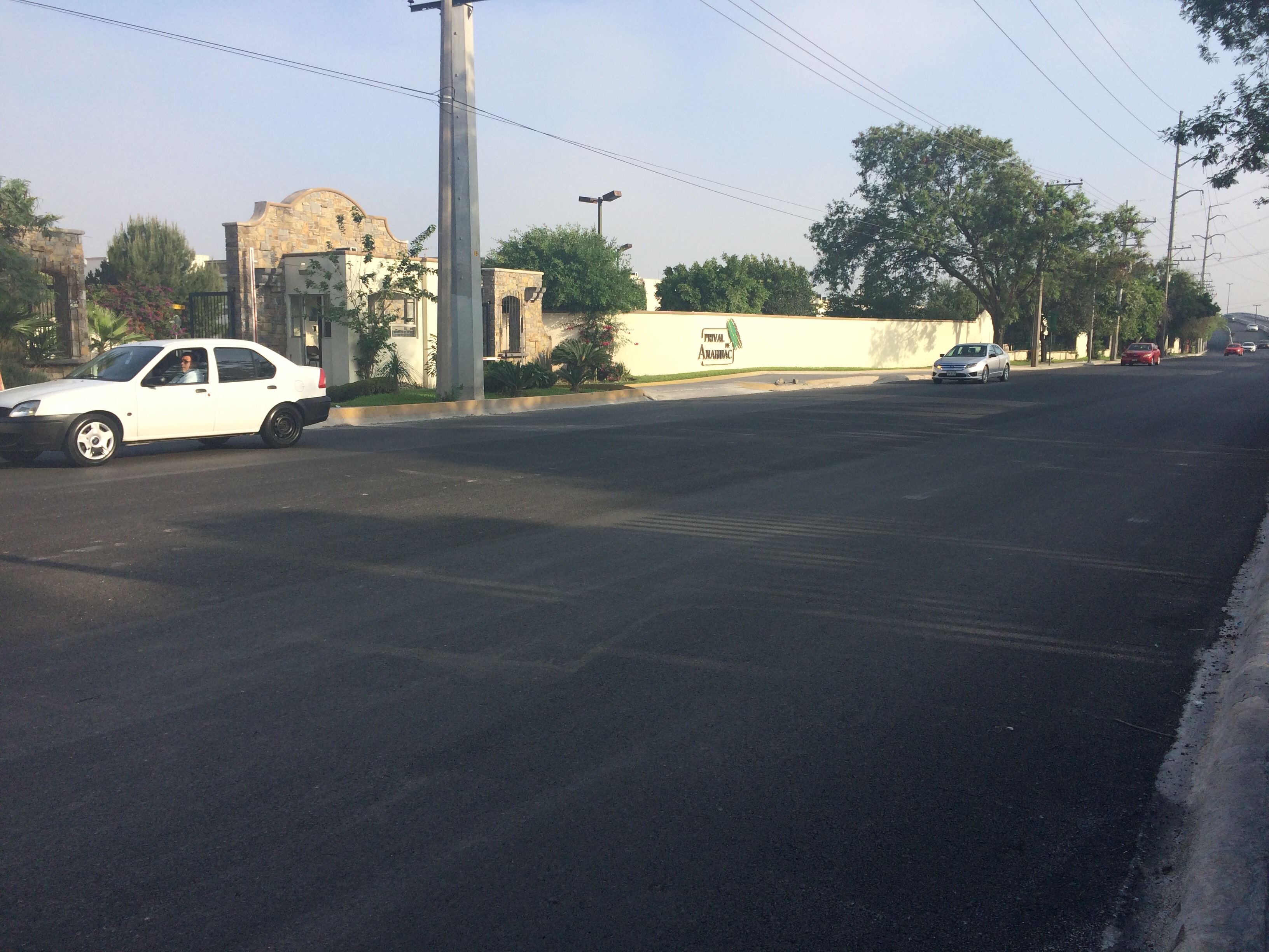 Reparan baches y hundimientos de Av. República Mexicana