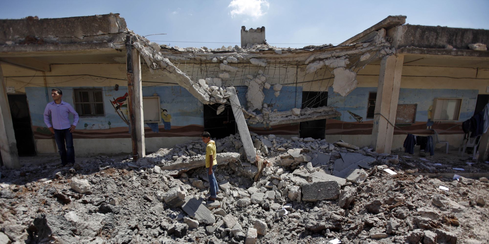 Bombardean escuela en Siria; hay 33 muertos y decenas de heridos