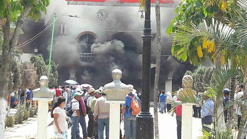 Campesinos vandalizan alcaldía por falta de agua en Chiapas
