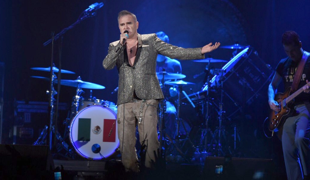 Morrissey se burla de Trump y la construcción del muro durante concierto en México