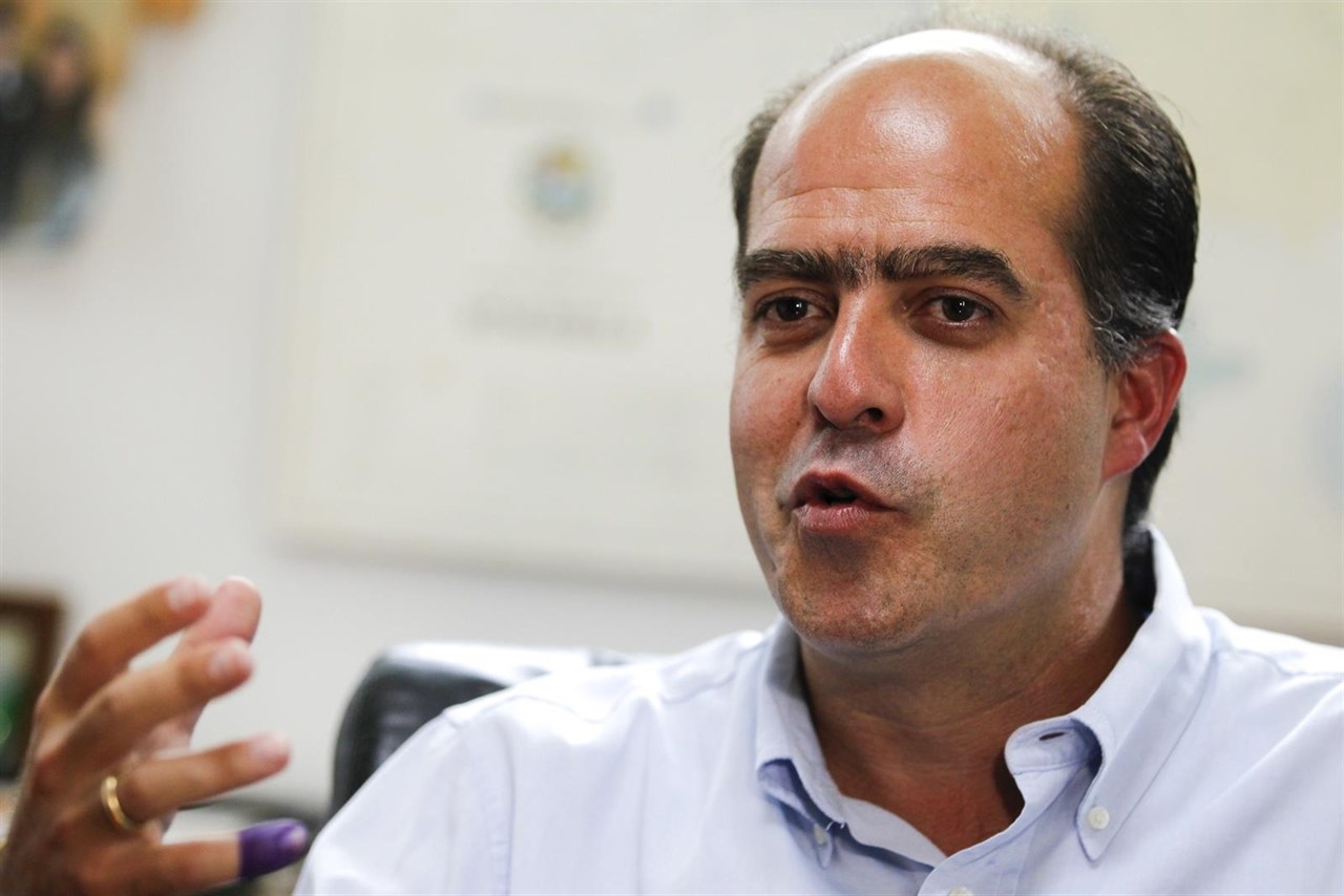 Oposición acusa a Nicolás Maduro de maquillar golpe de Estado en Venezuela