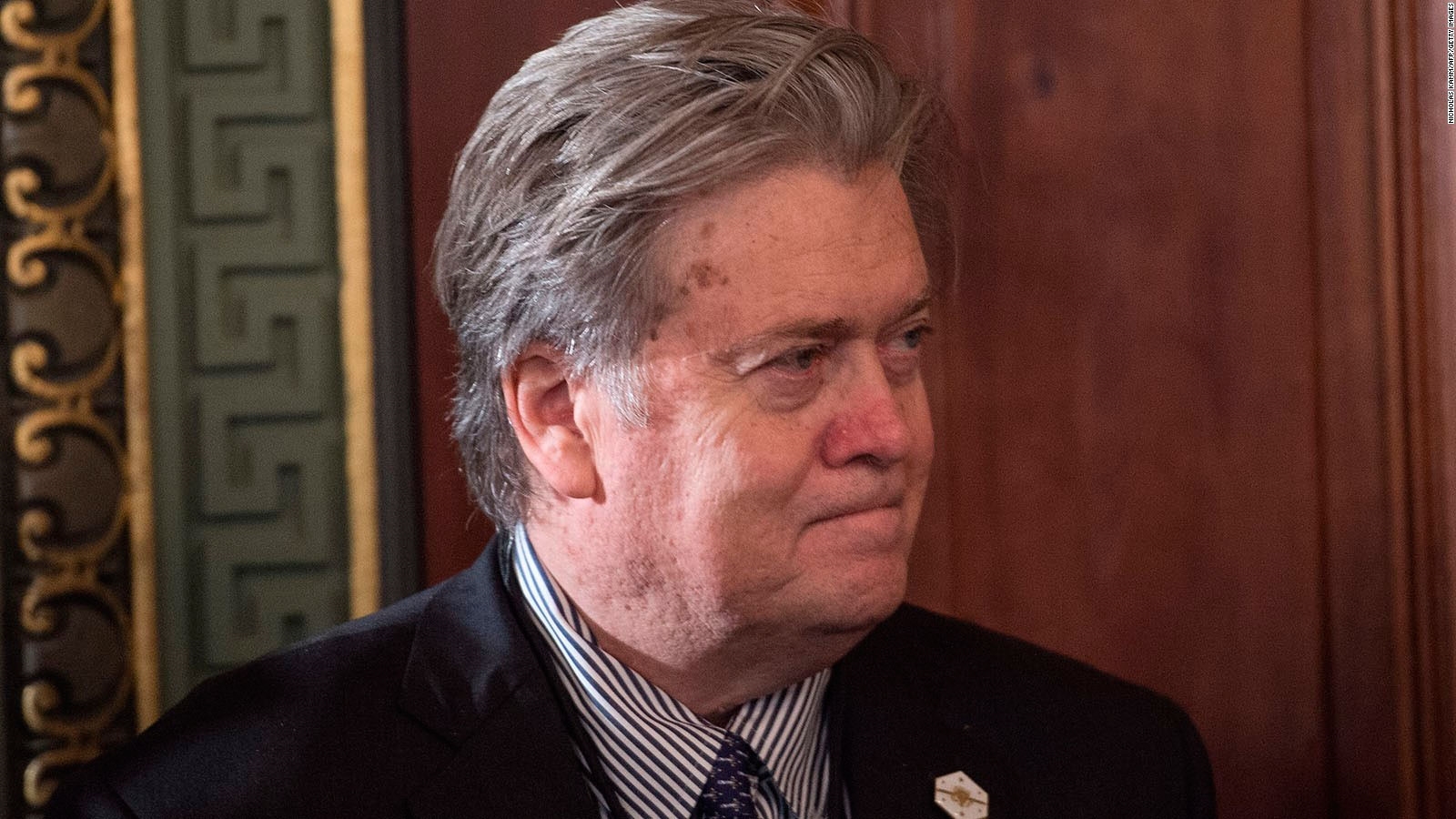 Trump reorganiza Consejo de Seguridad Nacional; sale Steve Bannon