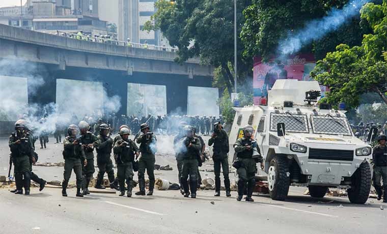 Procesan a dos policías venezolanos por muerte de manifestante