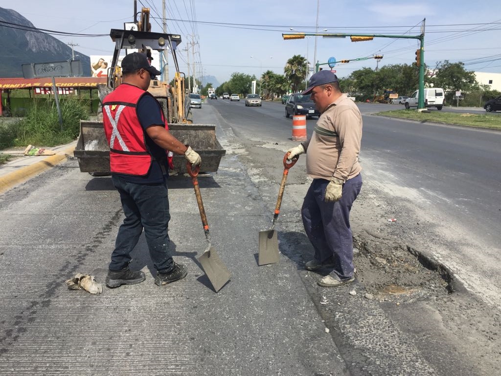 Reparan bache en Juárez, NL