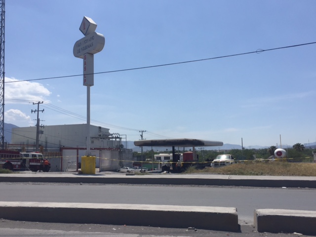 Se incendia gasera en Escobedo: hay una mujer lesionada