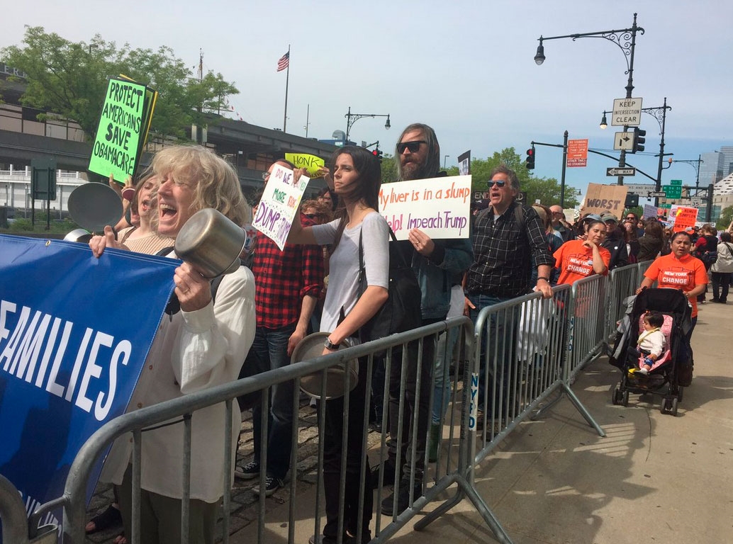 En Nueva York reciben a Trump con cacerolazo
