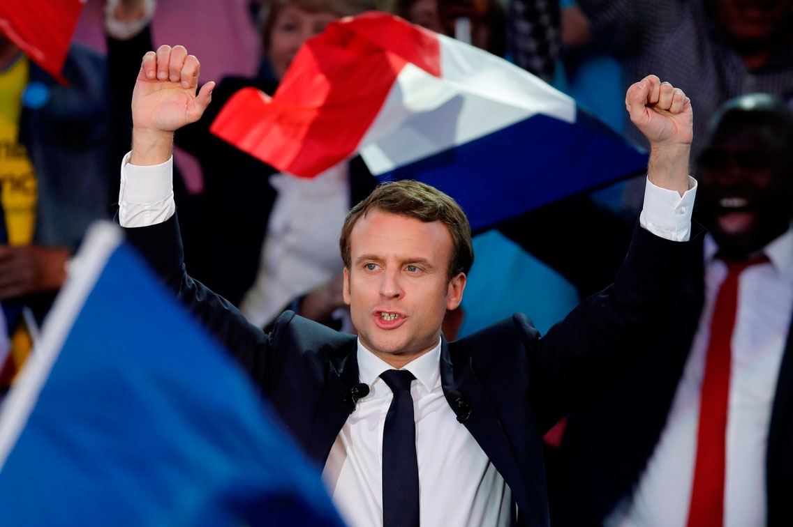 Felicitan Trump y Clinton a Macron por virtual triunfo en Francia