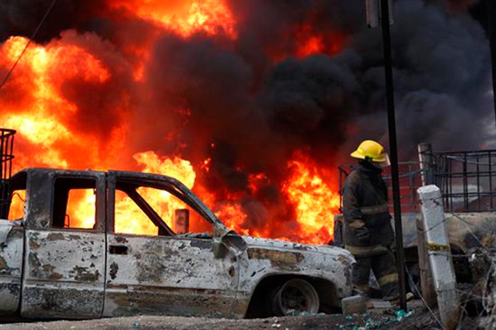 Toma clandestina provoca ducto incendio en Puebla