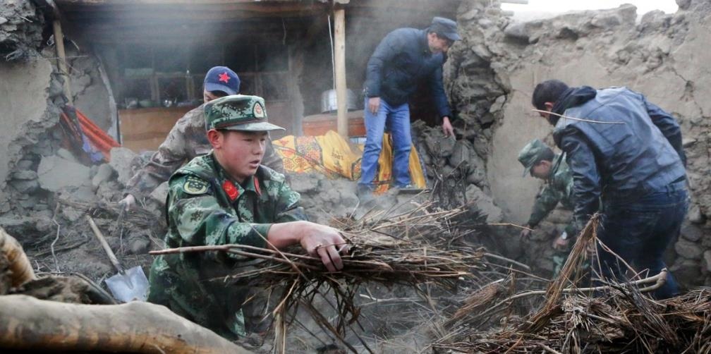 Al menos 8 muertos y 12 mil damnificados por sismo de 5.5 grados en China