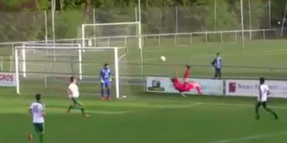Impresionante chilena que terminó en autogol