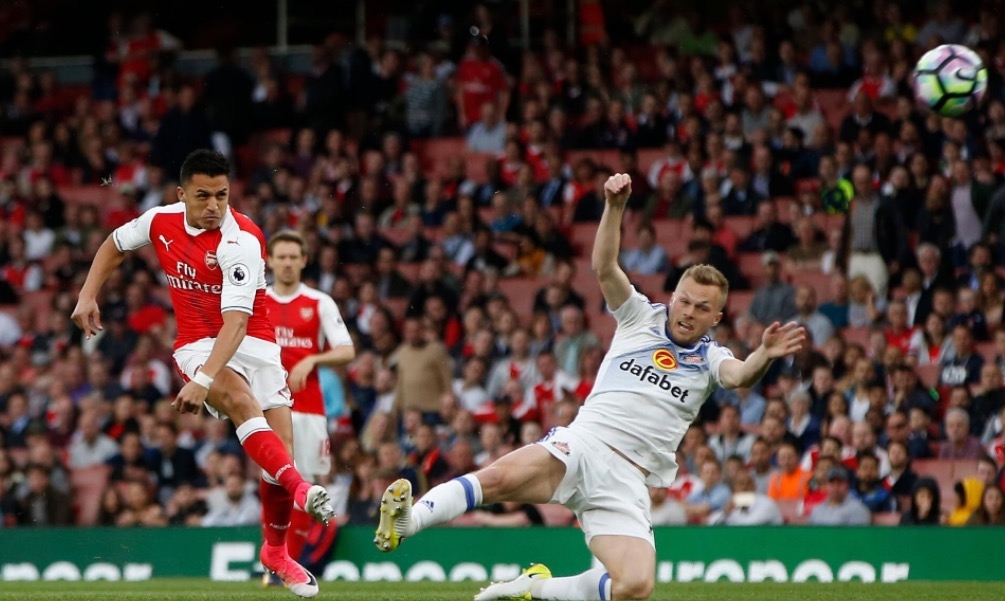 Arsenal vence 2-0 al Sunerland