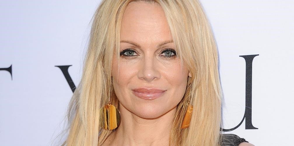 Luce Pamela Anderson irreconocible