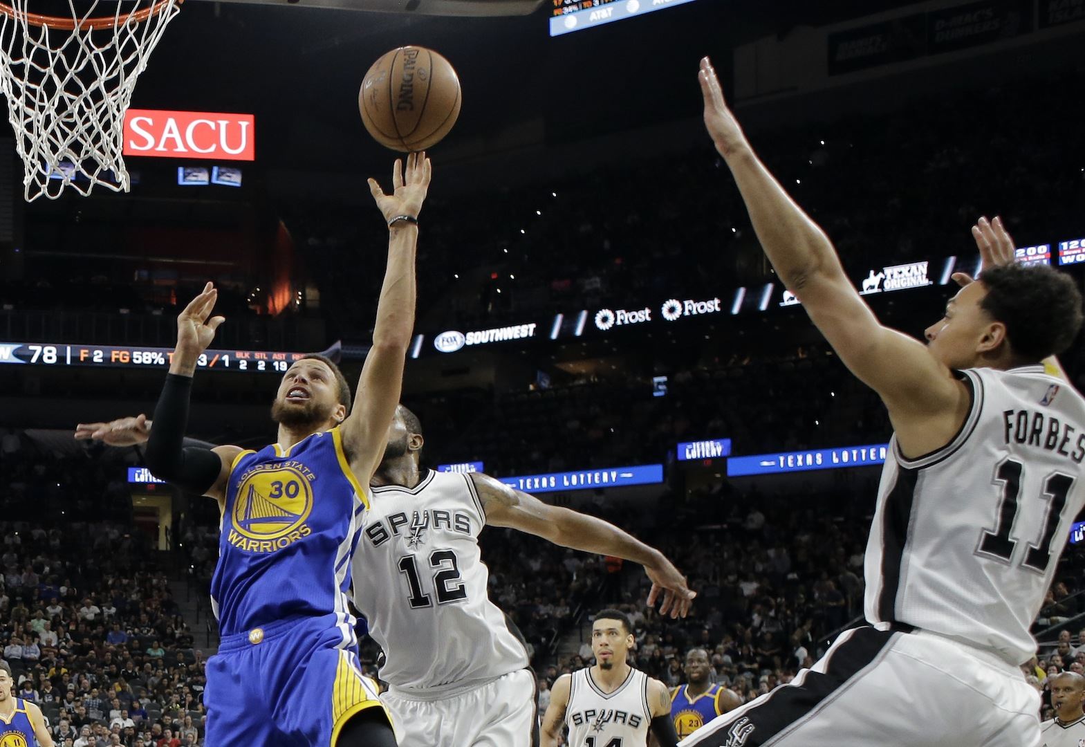 Warriors barren a Spurs y están en la final