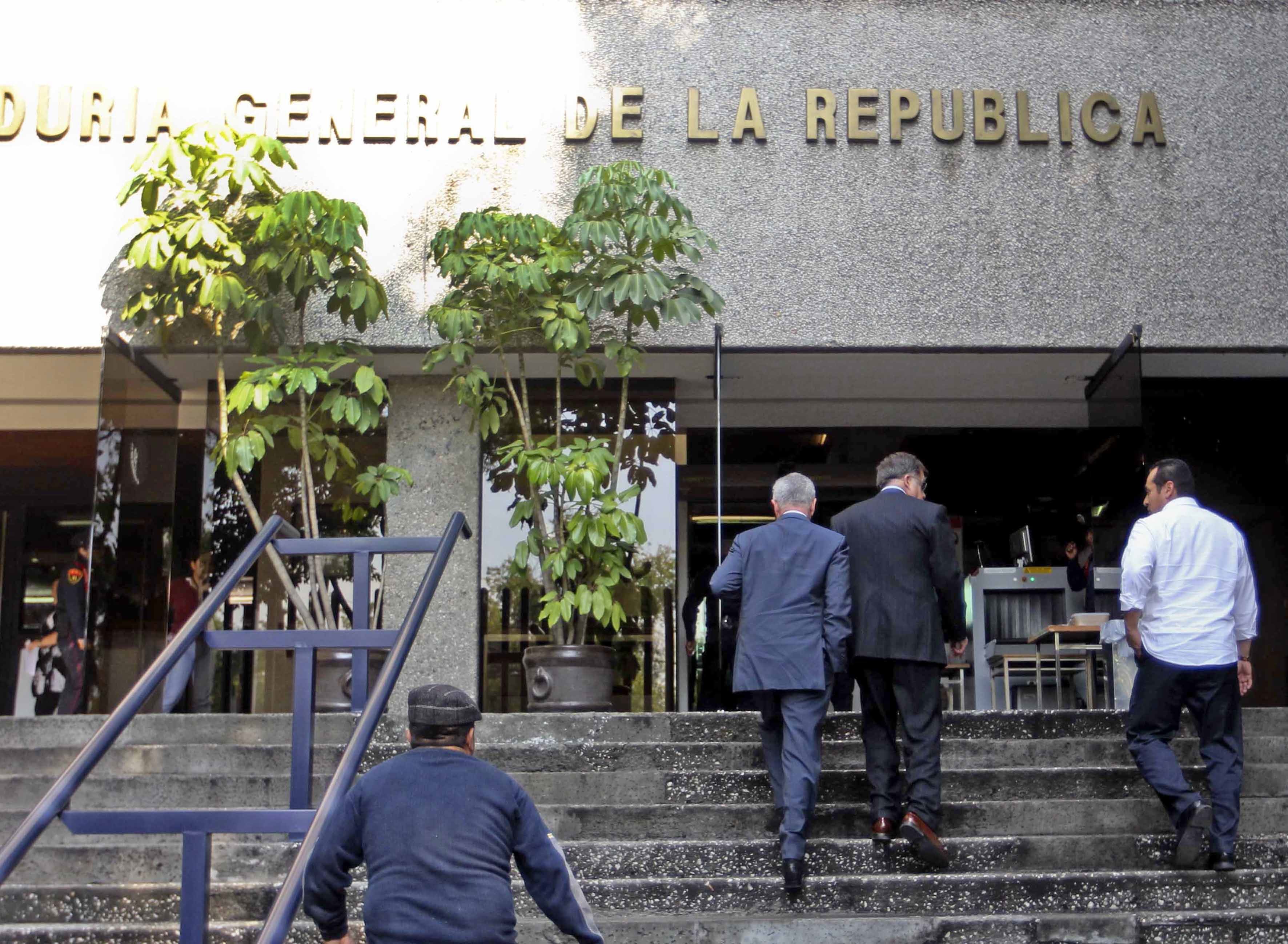 Deporta Estados Unidos a tres prófugos investigados por homicidio