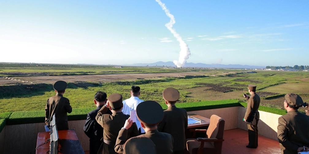 Norcorea lanza misil; cae en aguas de zona de Japón