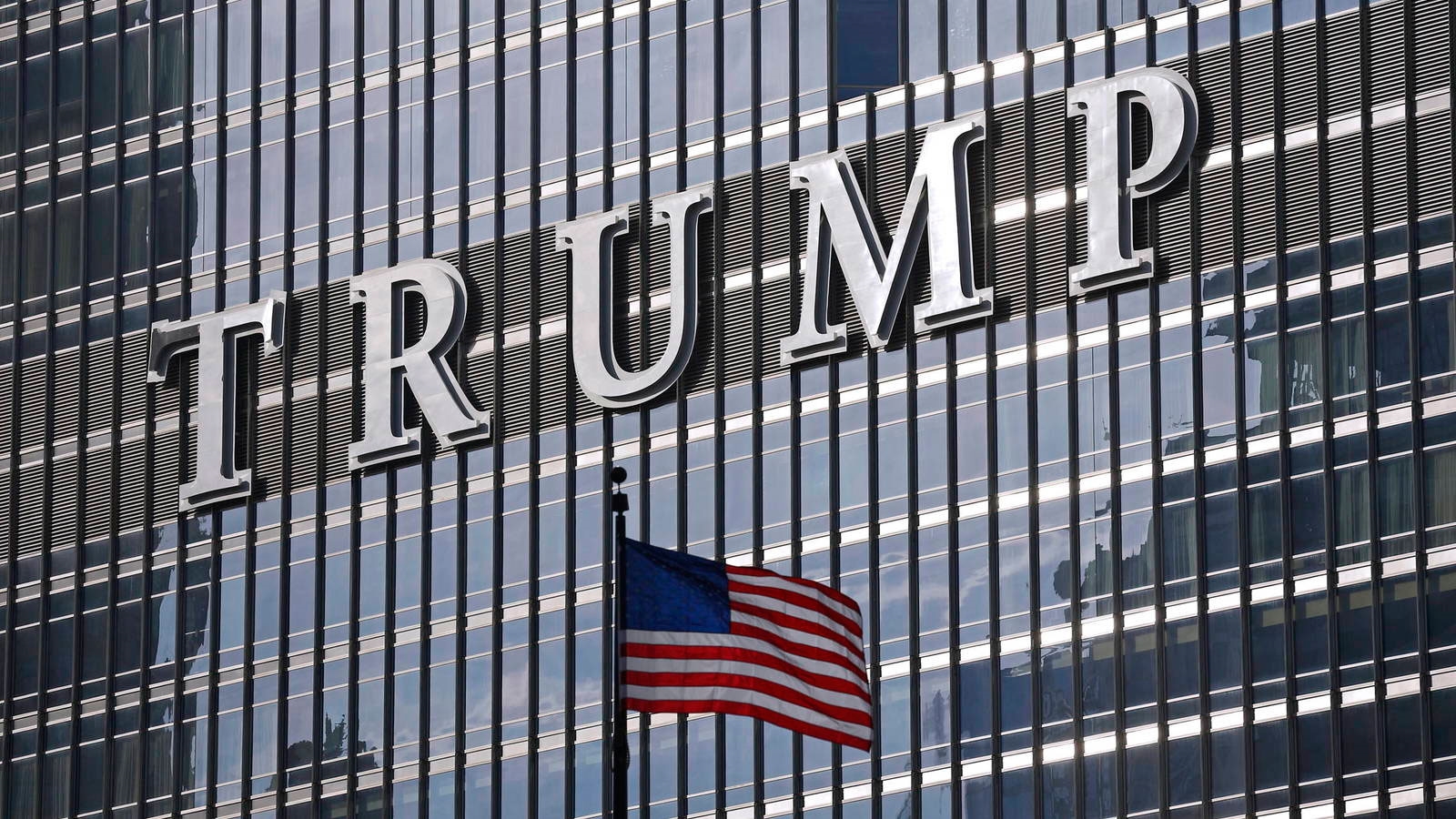 Veto excluye países musulmanes donde Trump tiene negocios