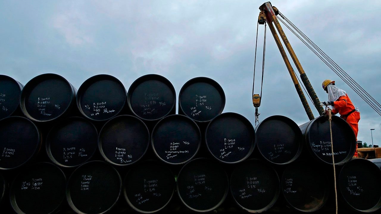 Petróleo mexicano sigue con racha positiva y cierra en 43.15 dólares por barril