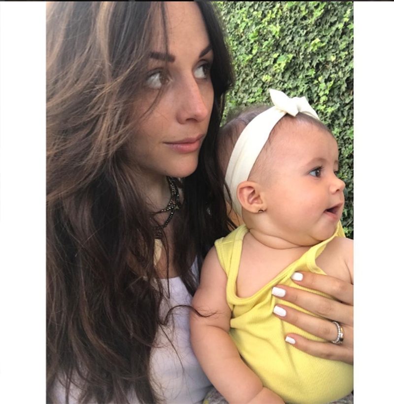 Zuria Vega presume figura a seis meses de dar a luz