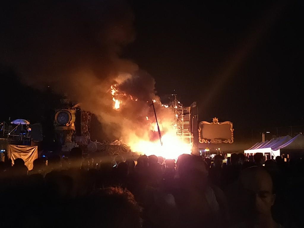 Arde escenario del Tomorrowland en Barcelona