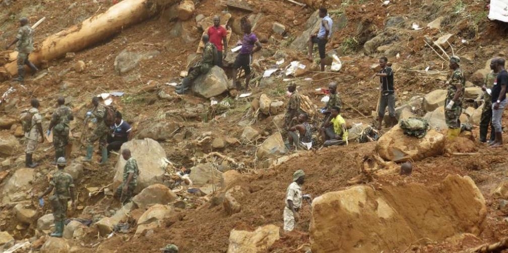 Suman 400 los muertos por alud de lodo en Sierra Leona