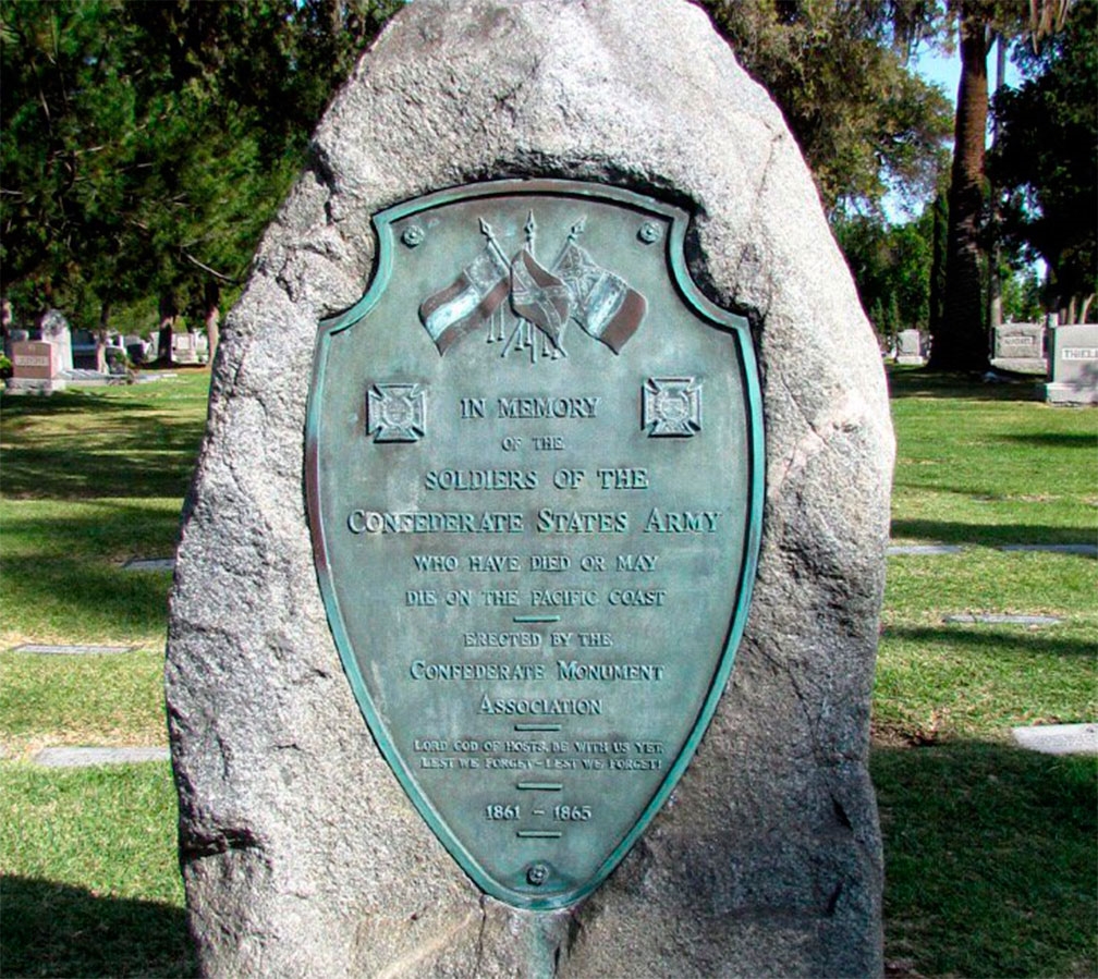 Remueven monumento en el cementerio Hollywood Forever