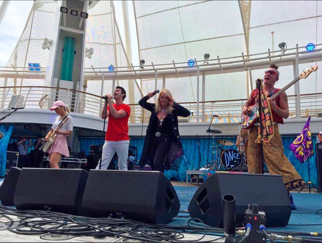 Bonnie Tyler cantó Total Eclipse of the Heart con DNCE
