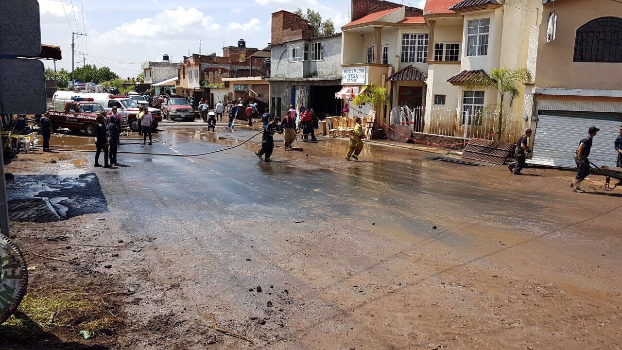 Atienen afectaciones por tromba en Michoacán