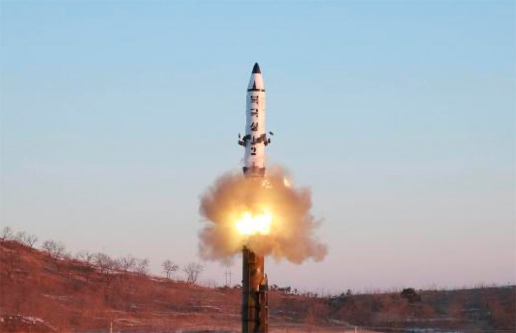 Norcorea prepara lanzamiento de otro misil, dice Surcorea