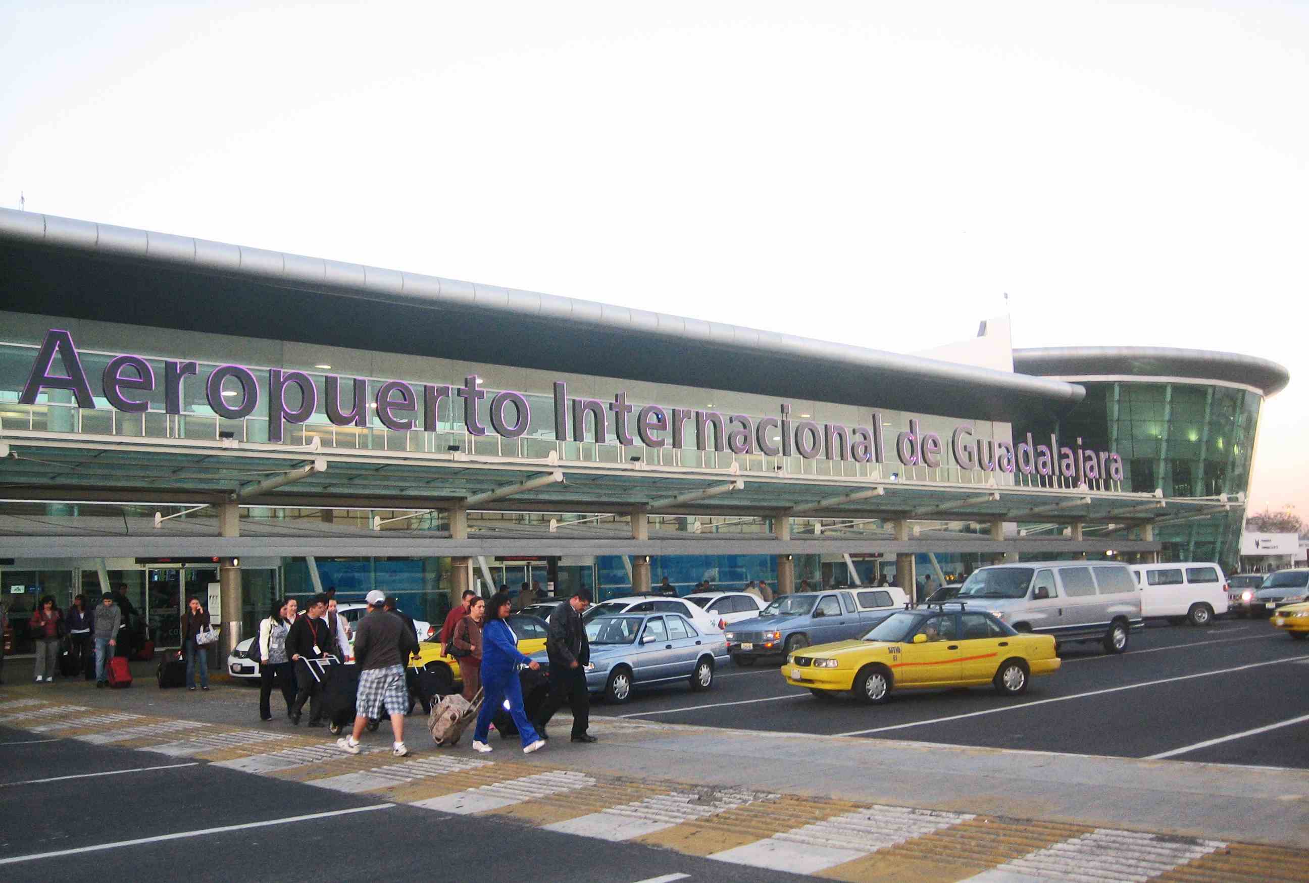 SCT analiza posible ampliación del aeropuerto de Guadalajara