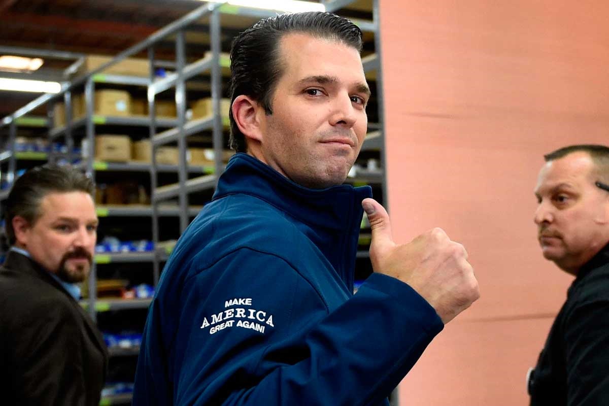 Hijo de Trump testifica ante caso de escándalo contra Hillary Clinton