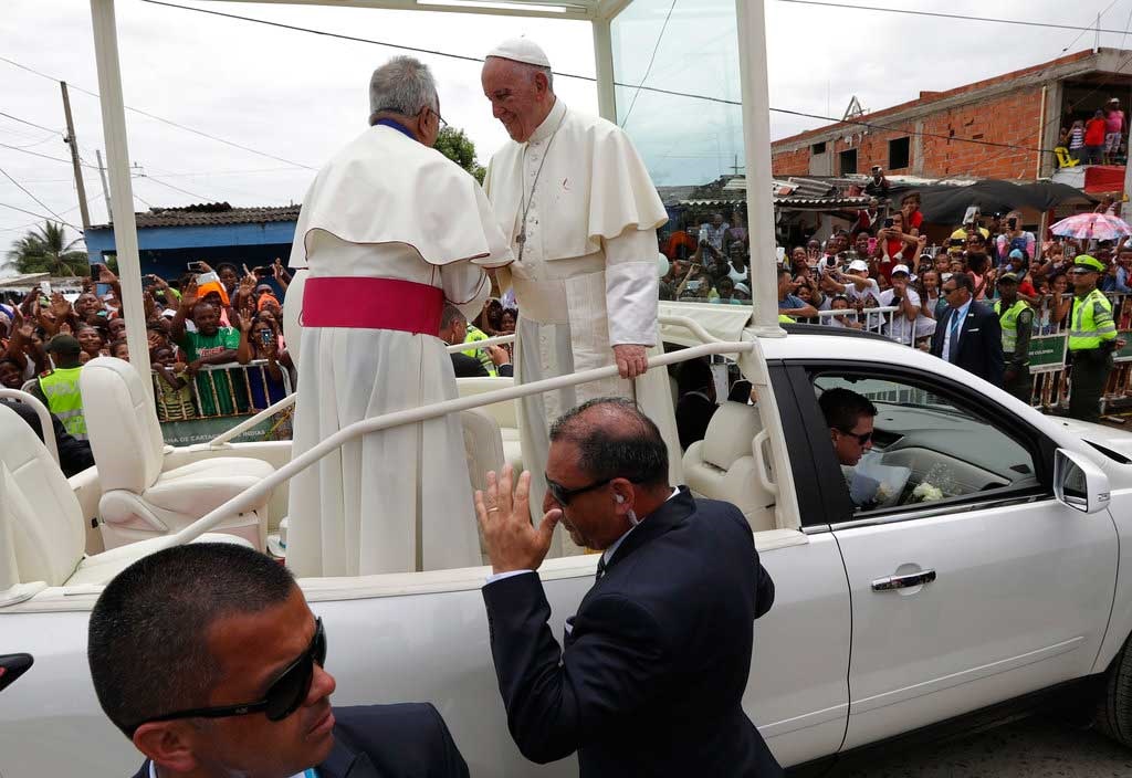 Papa sufre lesión en el rostro durante recorrido en Cartagena