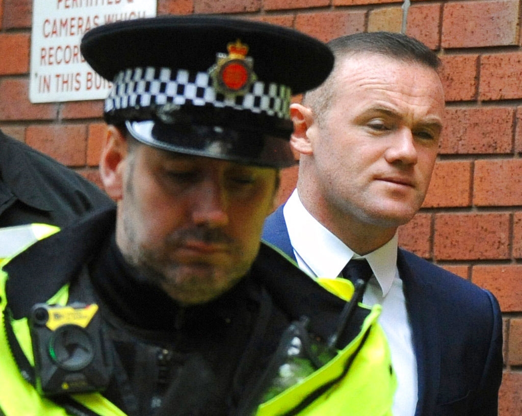 Wayne Rooney pide perdón por conducir bajo los efectos del alcohol