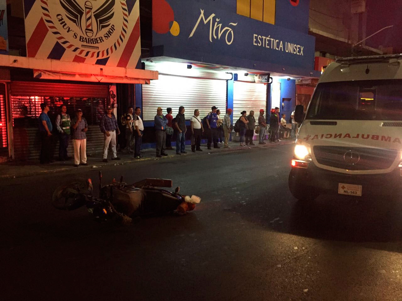 Intenta cruzar Av. Félix U. Gómez y lo atropellan