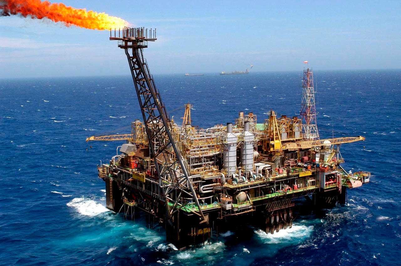 Amenaza de María hace elevar los precios del petróleo