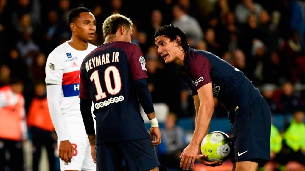 Los vestidores del PSG entre ambiente de egos: Diego Forlán